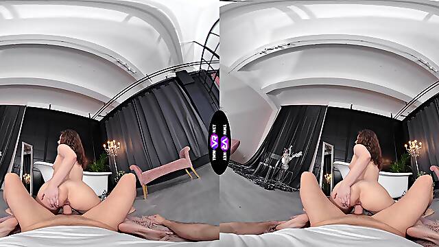 Carnal Simona gives epic blowjobs