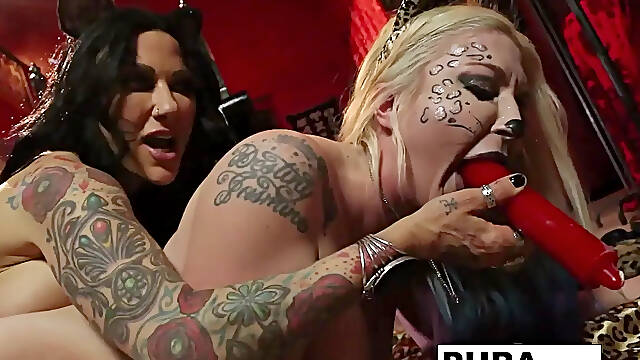 Mature MILF Jen Hexxx teaches Leya a wild milk enema lesson