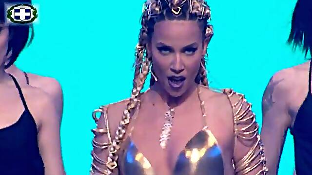Con Traje, Moda Lenceria, Bañador Masaje, Desfile De Ropa Interior