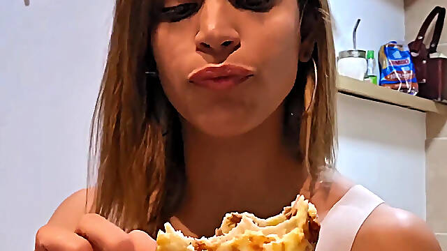 Amateur Couple Eating While Live Streaming
